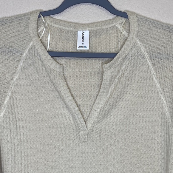 Abound Nordstrom V-Neck Thermal Top NWT Size Medium - Picture 2 of 11